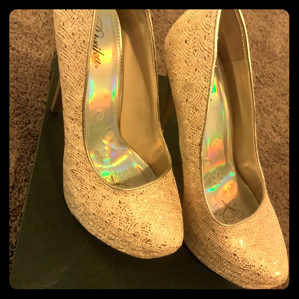 Women’s high heeled shoes/ sequins/ gold